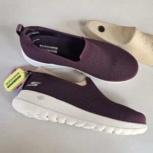 Skechers Women's Slip-On Shoes - Burgundy Sz8